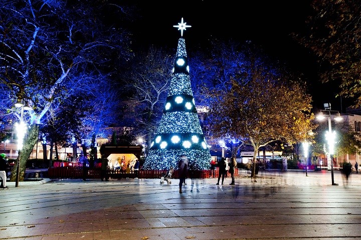 Με Stavento και Ήβη Αδάμου το άναμμα του δέντρου